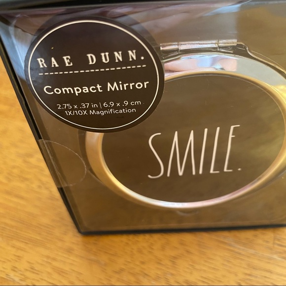 Rae Dunn SMILE Compact Mirror BRAND NEW IN PACKAGE - Picture 2 of 2